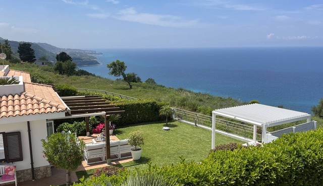 Luxurious villa "Casa La Perla" in Tropea area