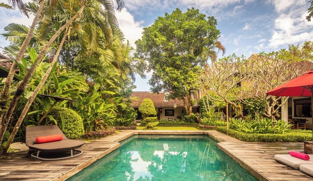 Luxury 4-BR Oasis with Private Pool & Tropical Garden in Seminyak