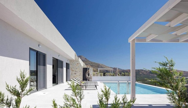 Luxury 4 villa complex, sea view, pools, quiet