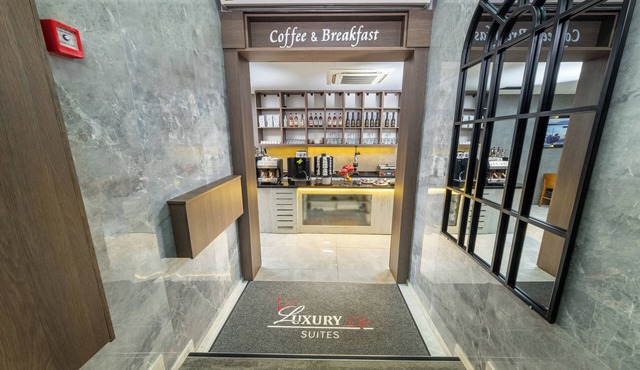 Luxury Life Suites
