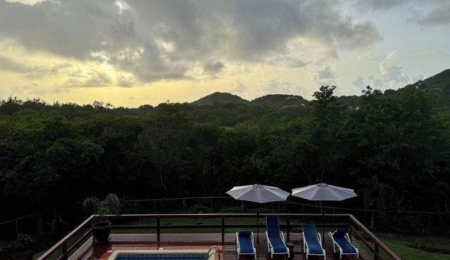 Luxury Spacious 3-bedroom Villa near Golf Course. Convenient location .