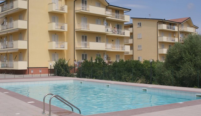 Luxury two bedroom two balcony holiday apartment 5 minutes from beach sleeps 6