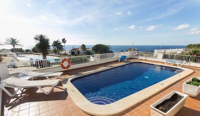 M2R Ursula ST · Villa Ursula- seaviews, private pool, Aircon