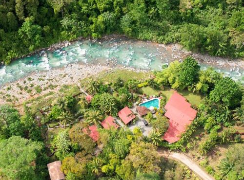Macaw Villa - Riverfront With A Pool
