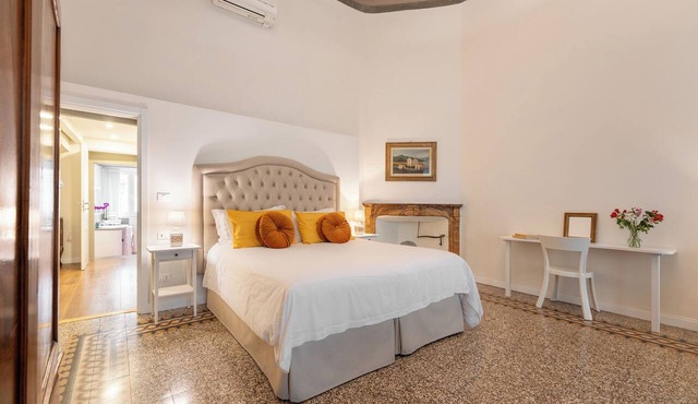 Marchese Bargagli Suite Apartment - Palazzo D'Ambra Historical Residence