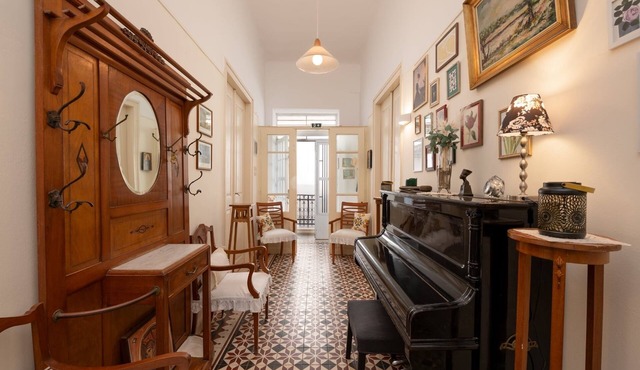 Mary's Central Beachside Mansion- with large Terrace and Balcony