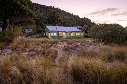 Masters Place - A classic beachfront villa