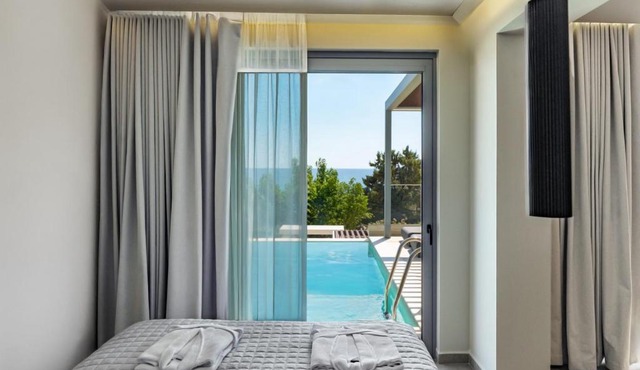 Merivian Seaside Suites