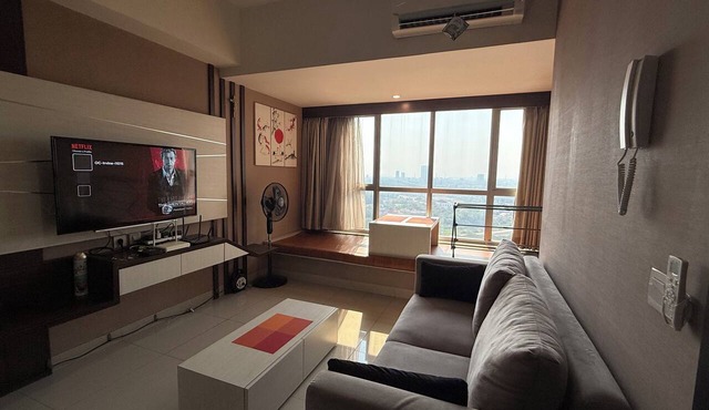 Modern Japanese Suite with Fast WiFi, Pool and Gym near Meikarta