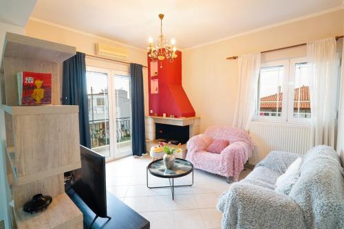 Modern 3 Bed Home with Balconies and Sea Access