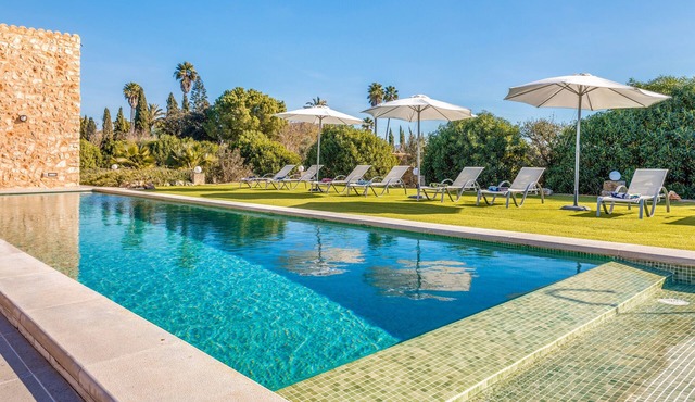 Modern Country Villa "Can Gustí" with Pool, Wi-Fi, Air Conditioning & Terrace
