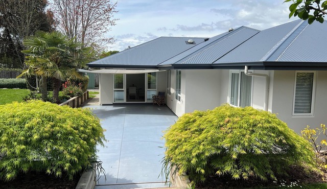Modern home in Mapua Village, close level walk to Mapua wharf and cafes.