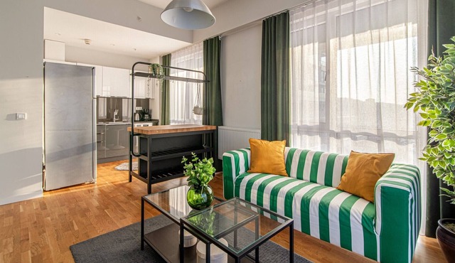 Modern Istanbul Flat, 10 Min to Airport Metro