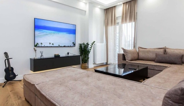 Modern Luxury 2 Bd Apt in Kallithea