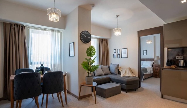 Modern Luxury: Stylish 2BR Apt