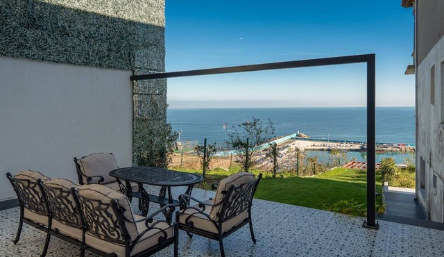 Modern Sea View Stay Near Istanbul Airport