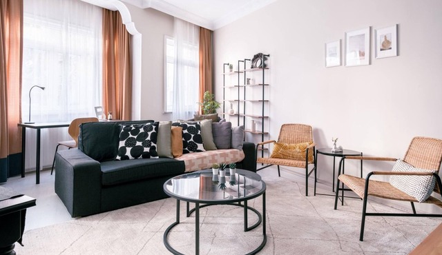 Modern Spacious Flat w Balcony 5 min to Taksim