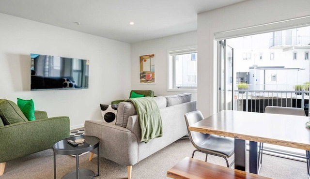 Morningside Modern 3BR Home with Double Parking