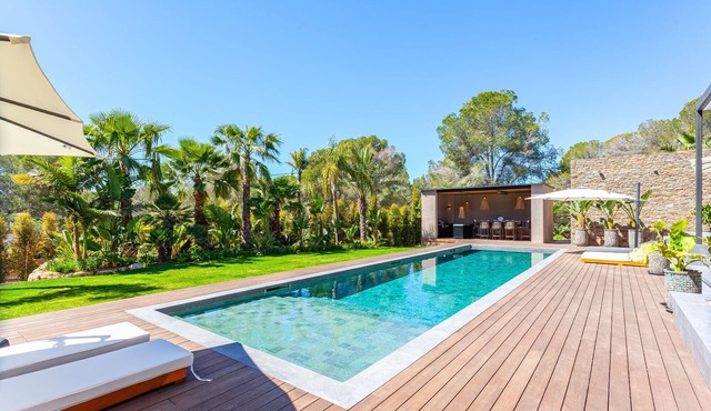 New build villa right on the beach with tropical garden and Bali feeling