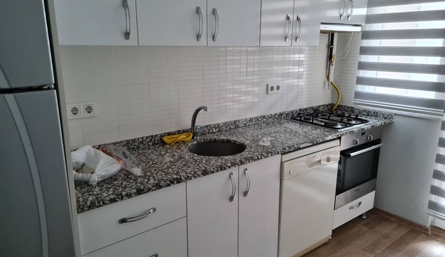 New Large Two Double Bedroom & Lounge near to Metro 4. Levent