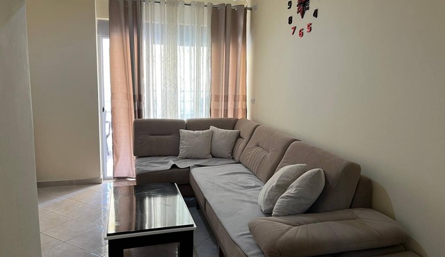 Newly refurbished 2 bedroom apartment 2 minutes walk from the beach