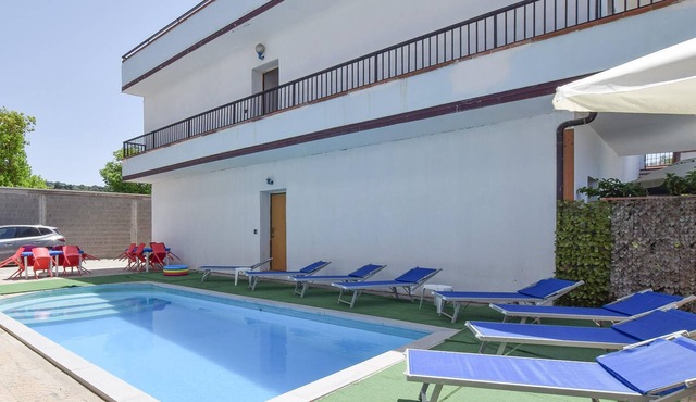 Nice apartment in Palmi with WiFi