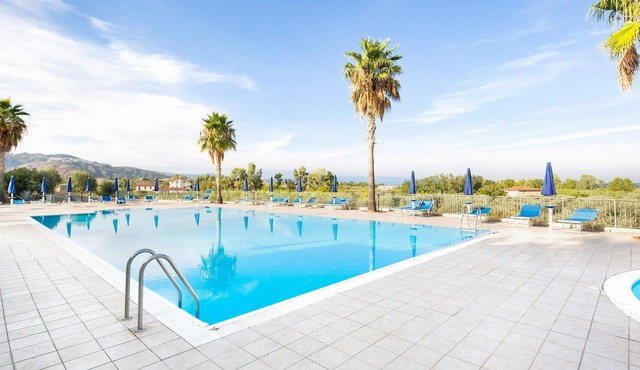 Nice home in Badolato Marina -CZ-