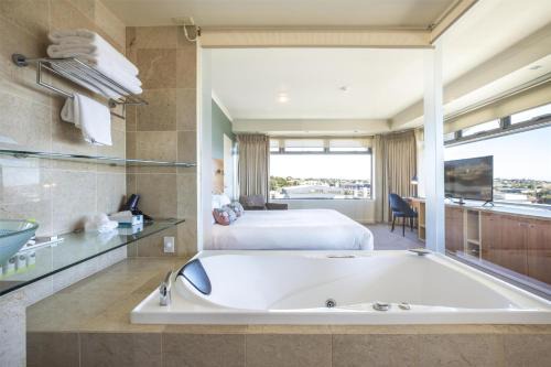 Nightelier Devonport Gateway Hotel in Devonport
