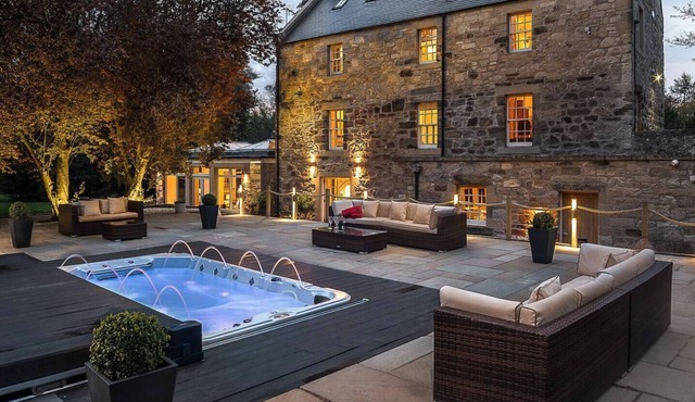 nnLuxury Private Scottish Estate 20 Mins to Edinburgh City Centre ,Sauna & Hotub