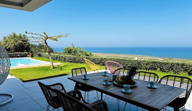 Ocean Crest Villa 10PL 4BD 3BA. 3min to beach