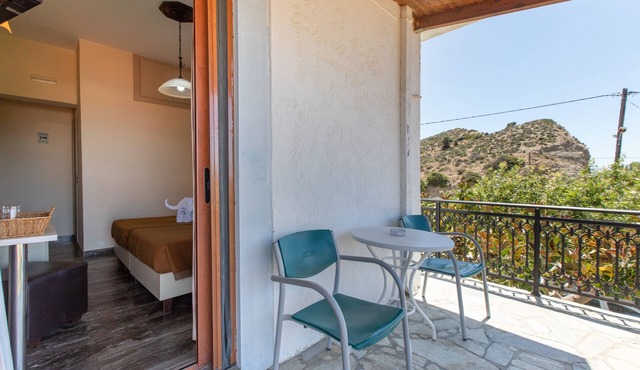 One Bedroom Beachfront Apartment with Sea View in Agia Galini