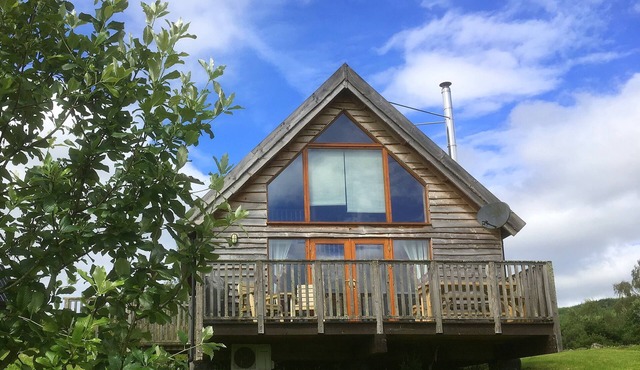 OSPREY CABIN - Charming log cabin with great views over beautiful Loch Awe