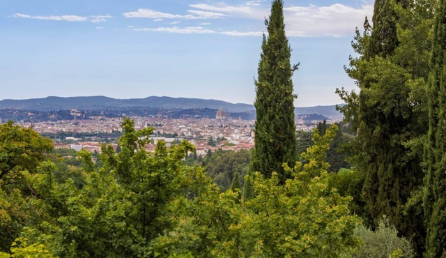 Panoramic and independent villa surrounded by greenery one step from Florence