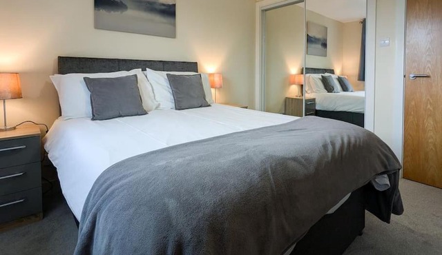 Parkgate 2 bed, private parking, Rosyth M90