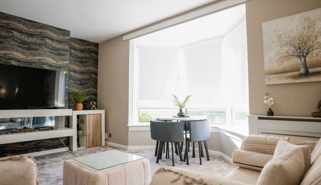 Peaceful 2-bedroom house in Glasgow perfect for your getaway