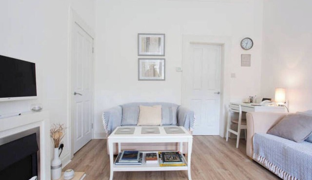 Peaceful retreat between Glasgow & Edinburgh with Outlander Studios next door!