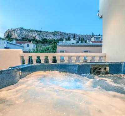 Penthouse Studio with Hot Tub in Athens