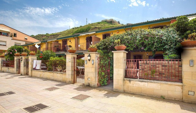 Pet friendly home in Pizzo Calabro with kitchen