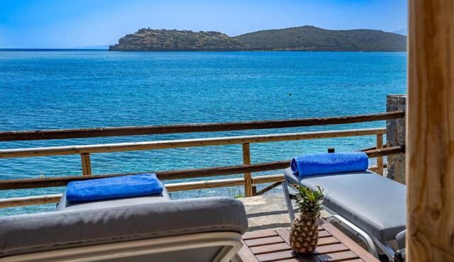 Plaka Beach Cottages