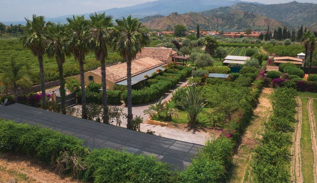 Polyfemo-charming farmhouse-countryside of Taormina-near the beach-stunning pool