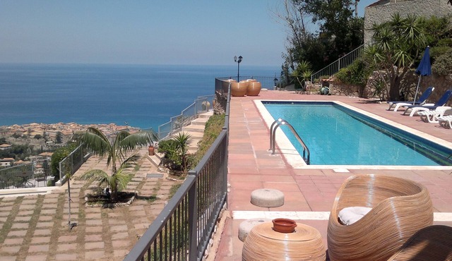 Pool, Garden & View, 4 km from Tropea