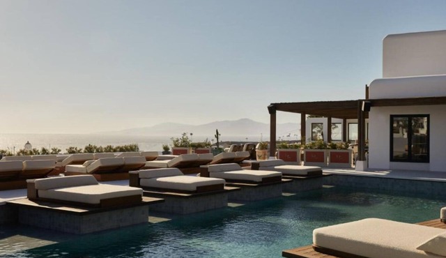 Private Pool Suite w/Warm Interiors & Spectacular Sunset Views of Mykonos
