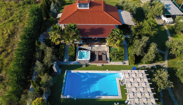 Private Villa Hacienda Verde with a Jacuzzi and Swimming Pool in Serres Greece