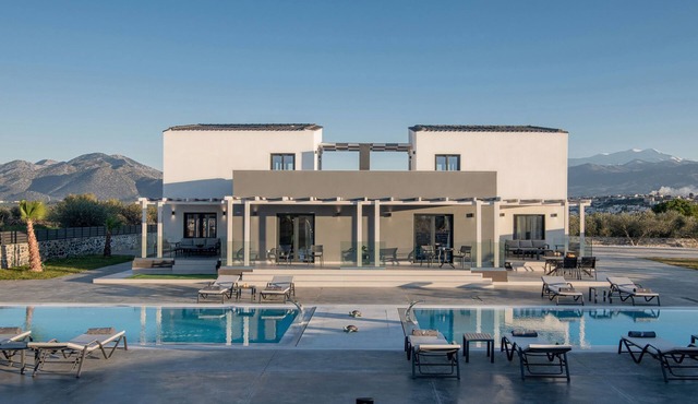 Pura Vida Villa, 2 Heated Pools, Hot Tubs & Sauna