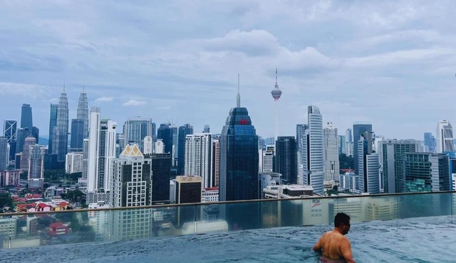 Regalia Residence The Sky Pool KLCC Luxury Suite by SS