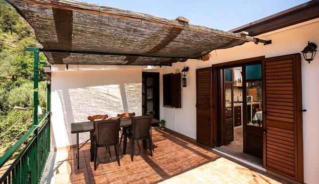 Ricciolino House-Sicily: Alcantara, Taormina, Etna