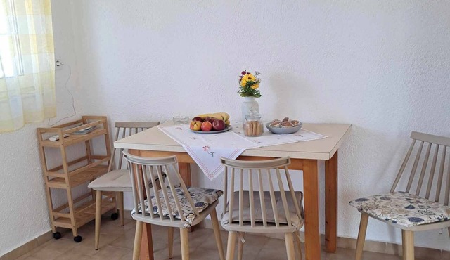 Right on the beach, panoramic sea view, mountain view, family friendly