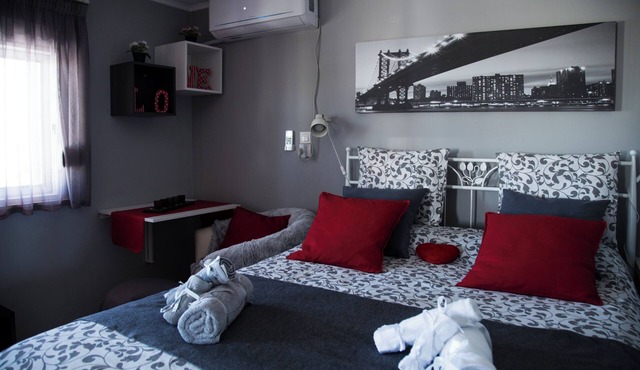 Romeo & Juliet - Modern & Stylish Studio: Acropolis & Park Views