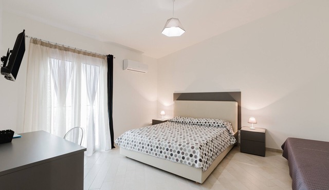 Room "Camera 2" with Balcony, Wi-Fi, and Air Conditioning