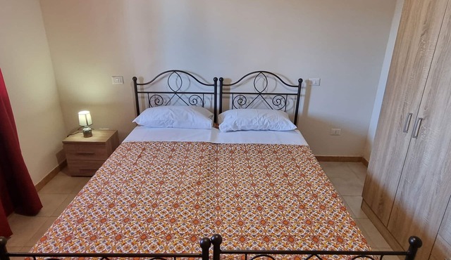 Room in cottage Holiday home in Palmi.